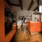 Оранжевая кухня: фото реальных интерьеров, практические советы Оранжевая кухня в интерьере